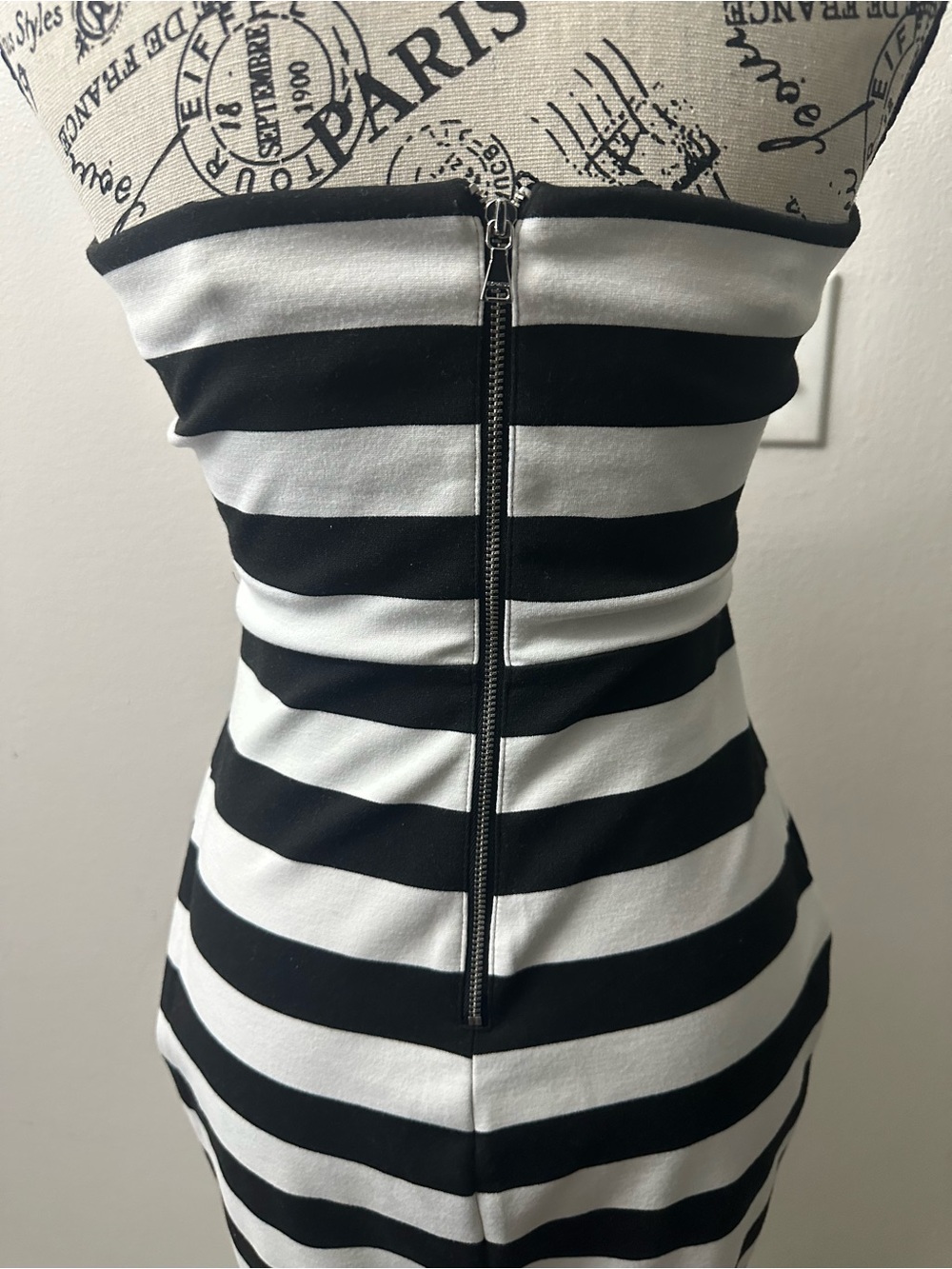 Express Black & White Striped Bodycon Dress Size 6 | Zip Back | Slit Hem - Picture 4 of 5
